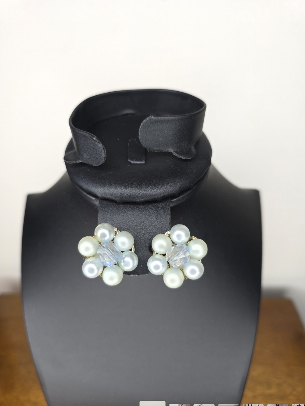 Classic White Pearl/Light Blue Vintage Cluster Flower Clip-On Earrings